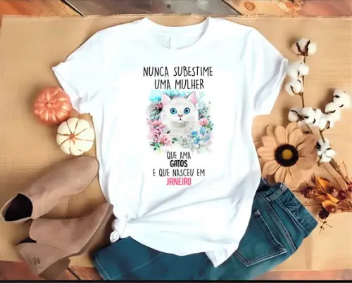 Camiseta Nunca Subestime uma Mulher que Ama Gatos ...