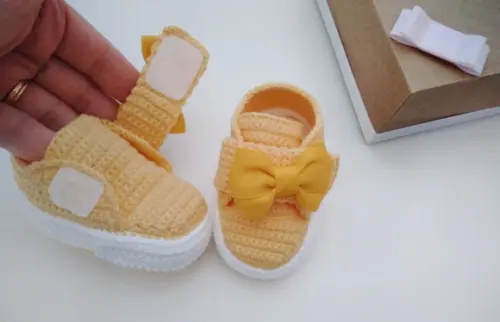 Tenis de Crochê para Bebê Amarelo