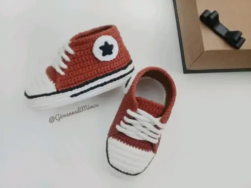 Tenis Star em Crochê para Bebê Terracota