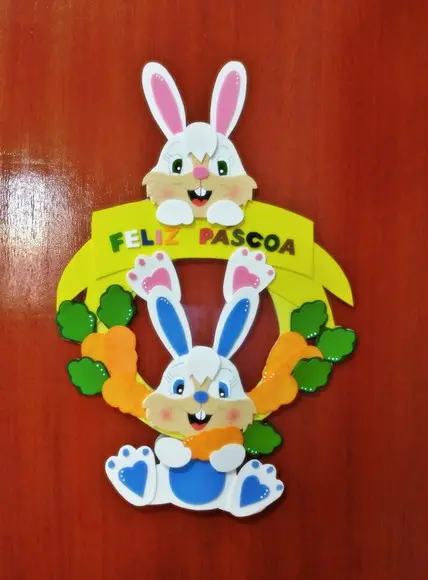 Painel Decorativo de Páscoa Coelhinhos com Cenouras