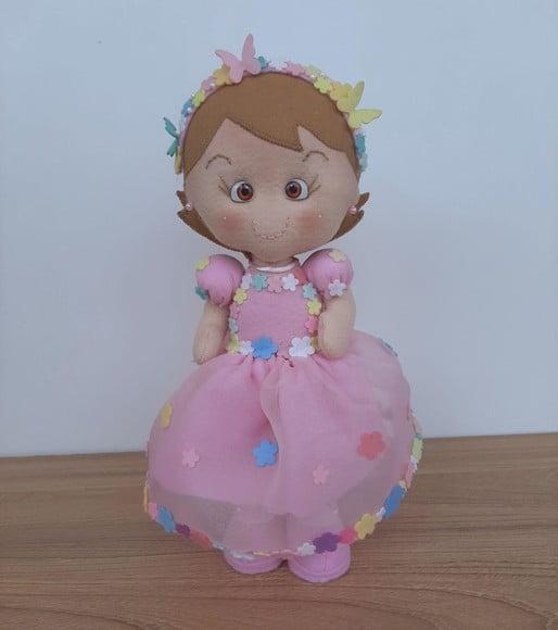 Boneca de feltro para festa jardim