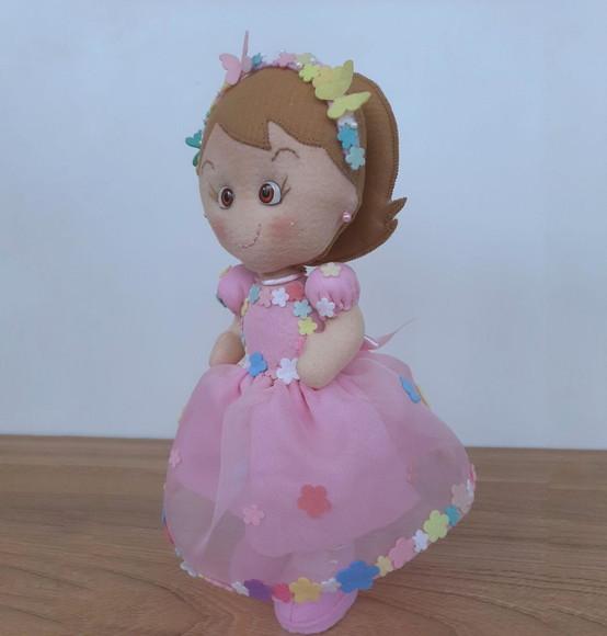 Boneca de feltro para festa jardim
