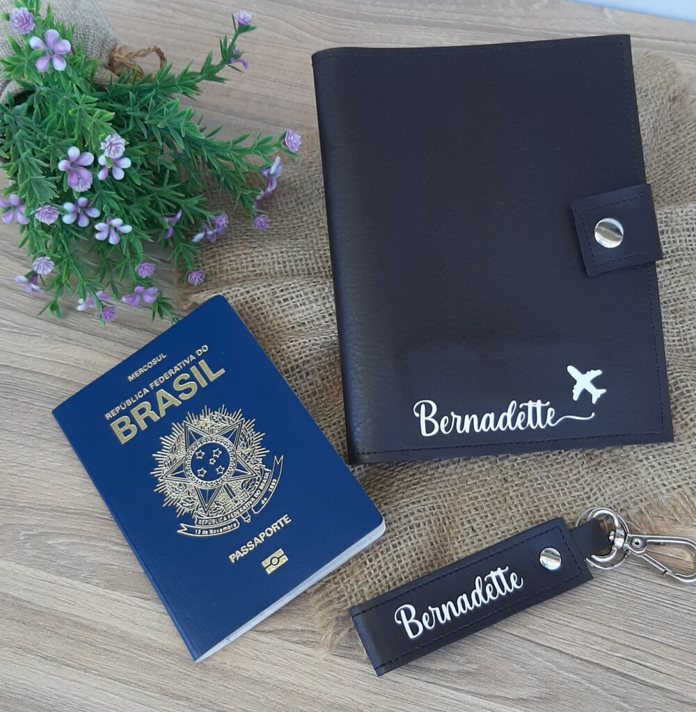 Porta passaporte com chaveiro personalizados