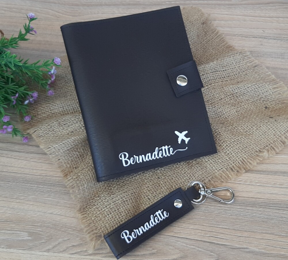 Porta passaporte com chaveiro personalizados