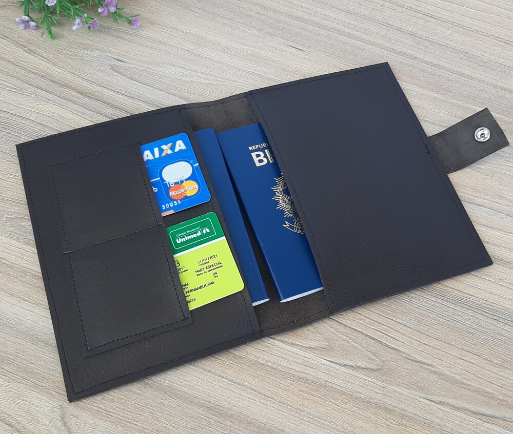 Porta passaporte com chaveiro personalizados