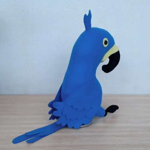 Arara azul de feltro