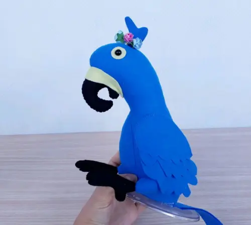 Arara azul de feltro