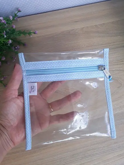 Bolsinha pequena de plástico cristal