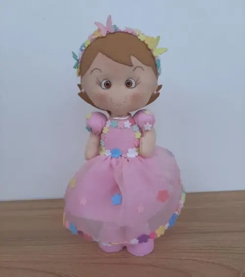 Boneca de feltro para festa jardim