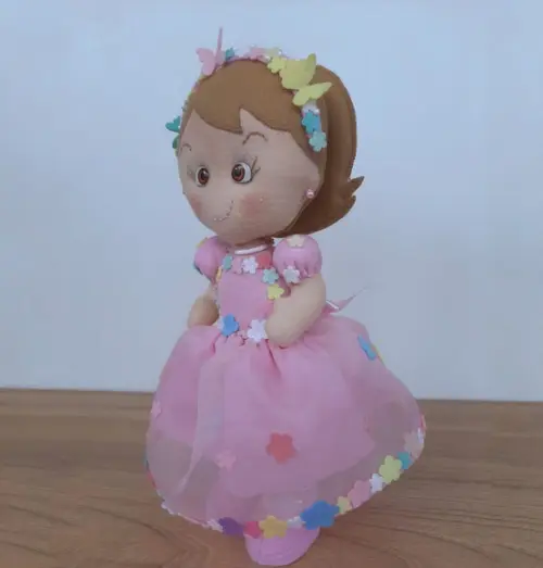 Boneca de feltro para festa jardim