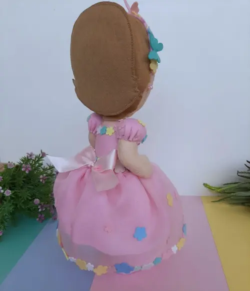 Boneca de feltro para festa jardim