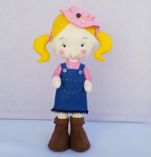 Boneca Fazendeira de Feltro