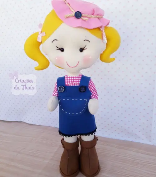 Boneca Fazendeira de Feltro