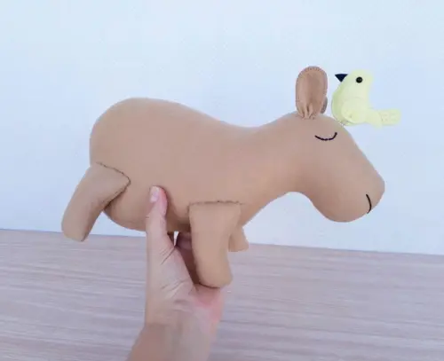 Capivara de feltro
