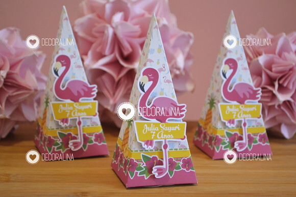 Lembrancinha Flamingo e Abacaxi Cone Vertical Tropical