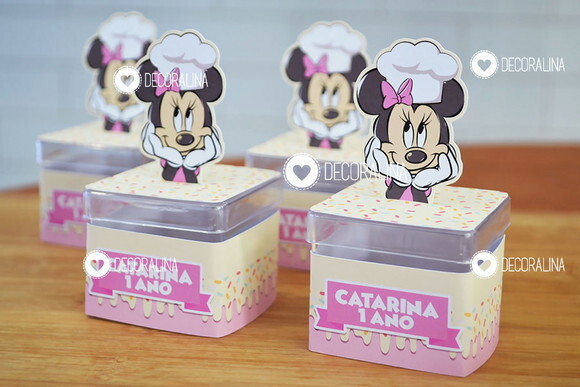 Lembrancinha Minnie Confeiteira Caixinha Acrílica 5x5 Minnie