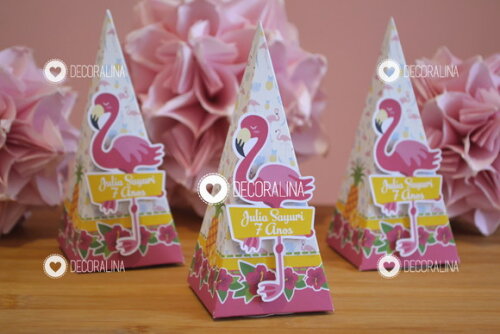 Lembrancinha Flamingo e Abacaxi Cone Vertical Tropical