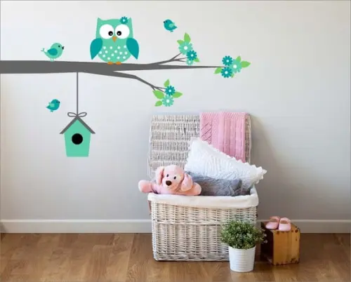Adesivo de Parede Corujinha no Galho com Flores e Casinha