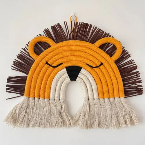 Arco Íris Leão Macramê - Macramê Leão 30cm x 29cm