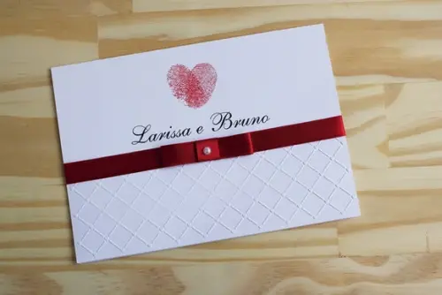 Convite Casamento com Relevo Coração Textura