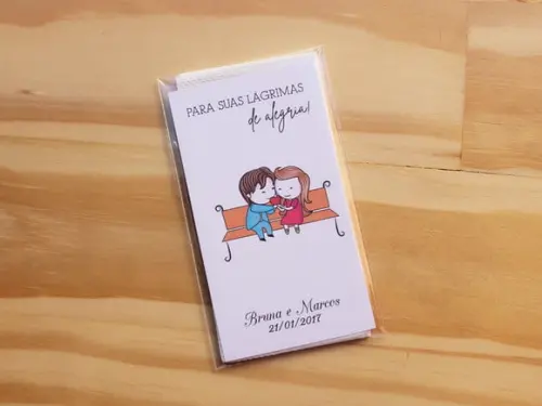 Lágrima de Alegria Casal no Banco
