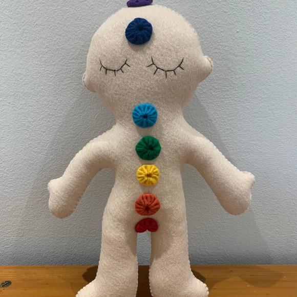 Boneco em Feltro dos 7 Chakras - Reiki