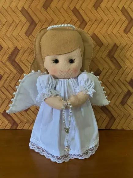 Anjinha de Feltro com Roupa Branca