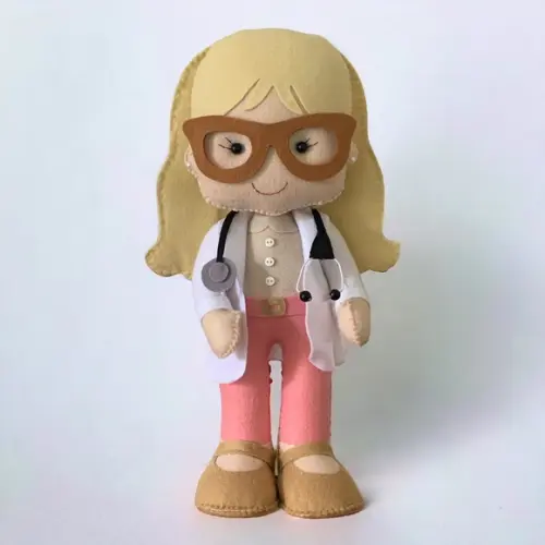 Boneca Médica em Feltro