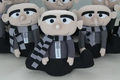 Peso de porta do Gru