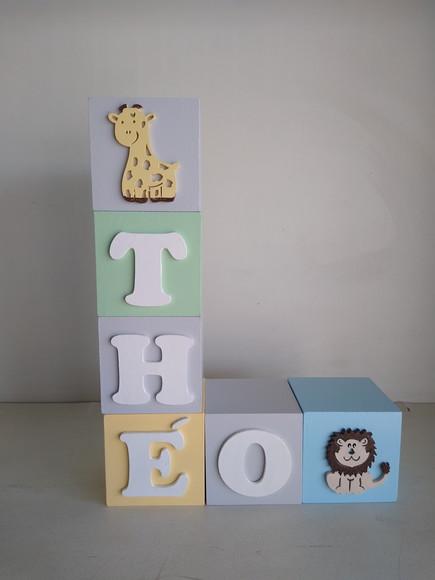 Kit com 5 Cubos Decorativos com Letras 7×7