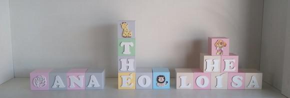 Kit com 5 Cubos Decorativos com Letras 7×7