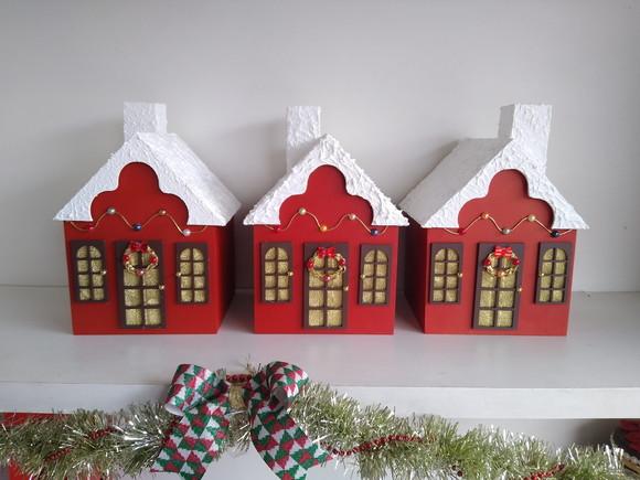 Porta Panetones em mdf Casinha