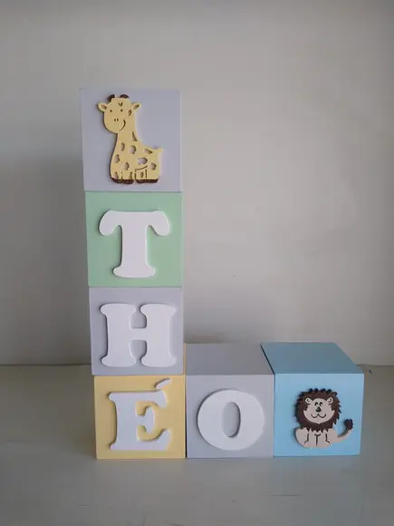 Kit com 5 Cubos Decorativos com Letras 7×7