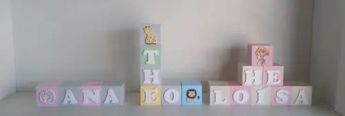Kit com 5 Cubos Decorativos com Letras 7×7
