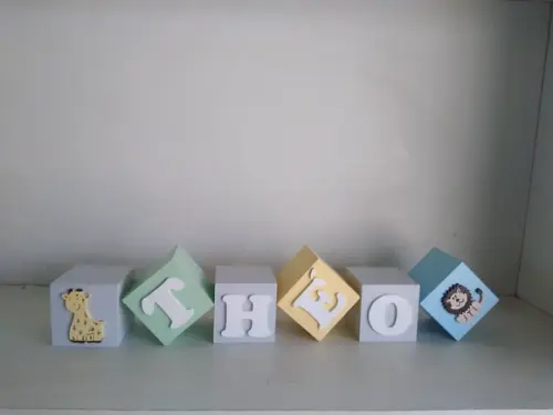 Kit com 5 Cubos Decorativos com Letras 7×7