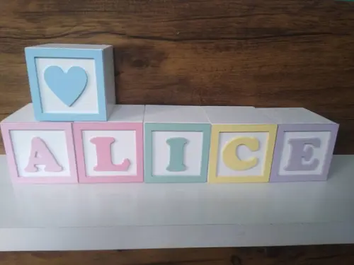Kit com 6 Cubos Decorativos com Letras e Moldura Tamanho 5×5