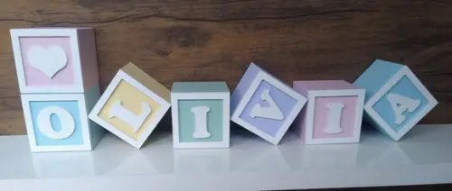 Kit com 6 Cubos Decorativos com Letras e Moldura Tamanho 7×7
