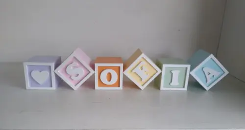 Kit com 6 Cubos Decorativos com Letras e Moldura Tamanho 7×7