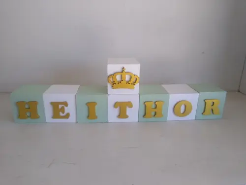 Kit com 8 Cubos com Letras Personalizados em mdf Tamanho 7×