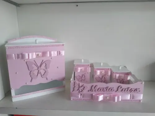 Kit Higiene para Bebê em mdf Tema Borboletas Jardim Encantad