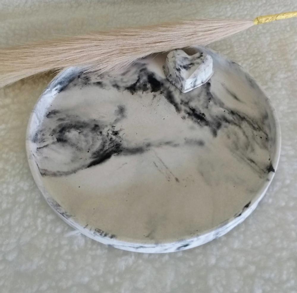 Bandeja Redonda 25cm em concreto decoração lavabo casa e escrit