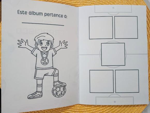 Álbum de Figurinhas Personalizado com Fotos Adesivas