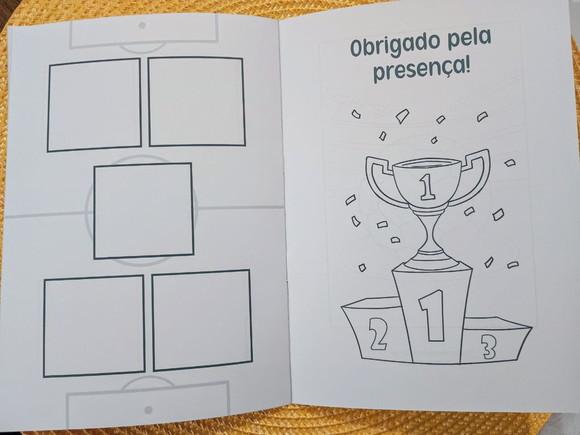 Álbum de Figurinhas Personalizado com Fotos Adesivas