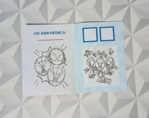 Álbum de Figurinhas e Livrinho de Colorir Spidey e Amigos