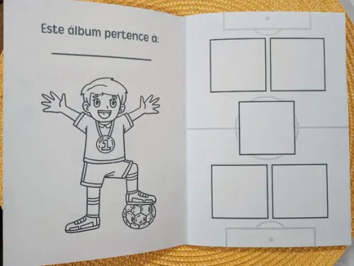 Álbum de Figurinhas Personalizado com Fotos Adesivas