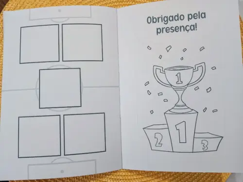 Álbum de Figurinhas Personalizado com Fotos Adesivas