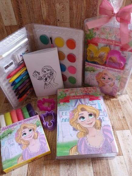 Kit Estojo de Colorir Embalado com Massinha Rapunzel