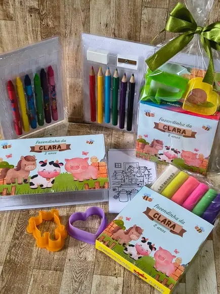 Estojo de Colorir com Massinha Fazendinha