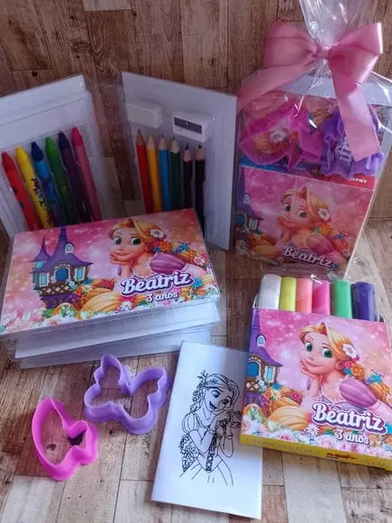 Estojo de Colorir com Massinha Rapunzel
