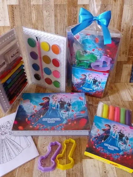 Kit Estojo de Colorir com Massinha Frozen
